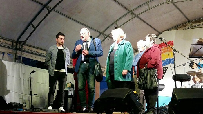 Donate due carrozzine da parte del Cantante della Solidarietà