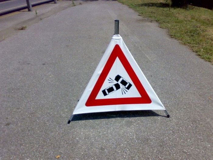 Auto fuori strada a Pogno