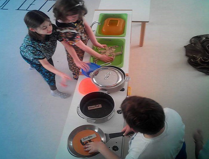 Laboratorio creativo in ludoteca, suoni e ritmi in miniludo