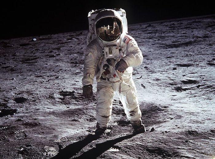 L'uomo sulla luna: il nuovo appuntamento del "Venerdì tra le stelle" 