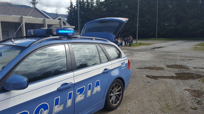 Autobus con gita scolastica fermato per controlli esterni e interni. Rilasciato senza sanzioni. Foto